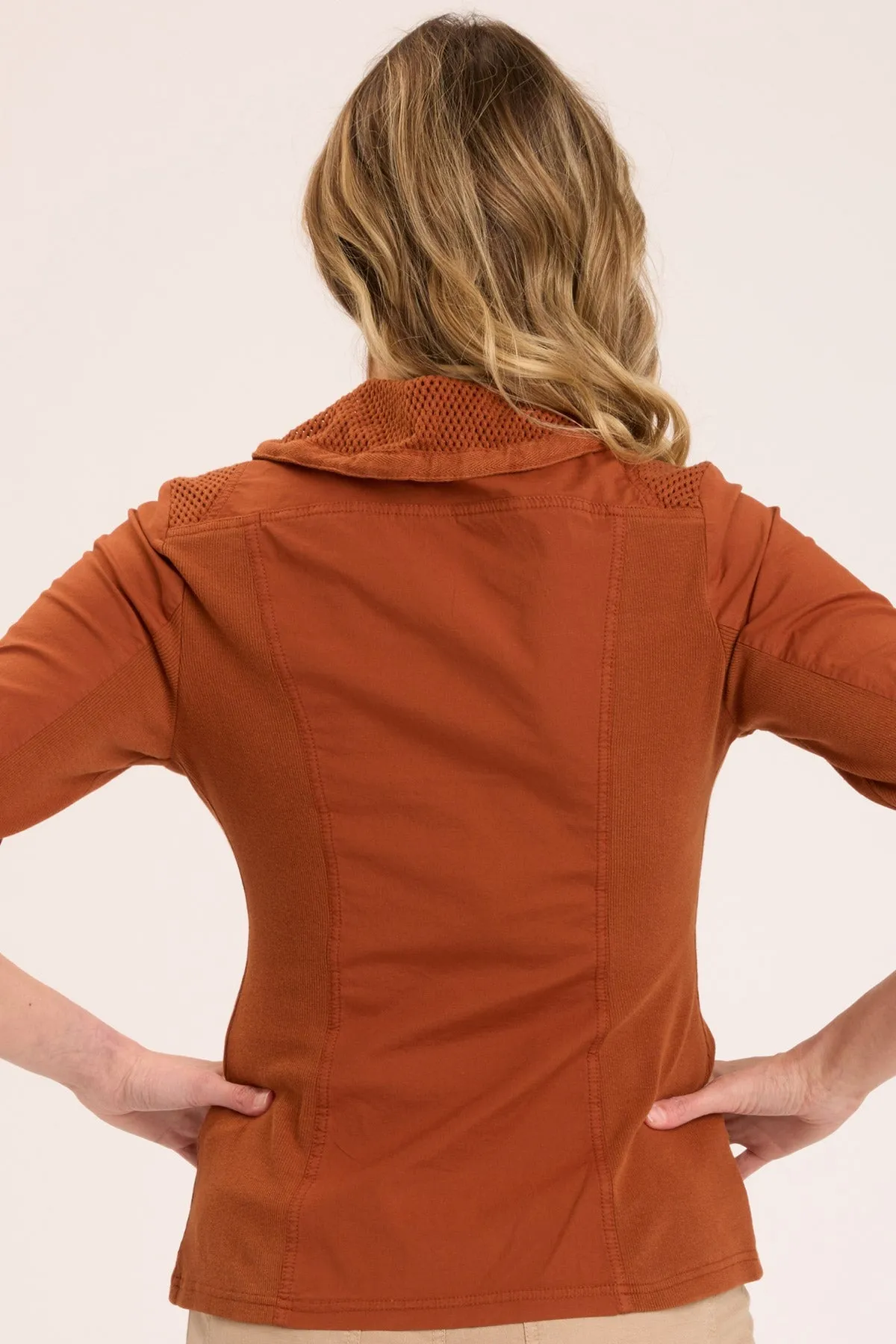 Stylish Fjord Jacket - The Ultimate Outdoor Companion